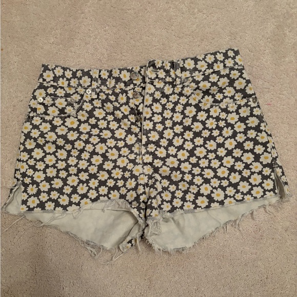 Zara daisy print denim shorts / yellow gingham tank - Picture 6 of 7